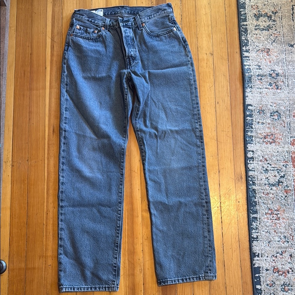 Levi’s 501 Classic Blue Women’s Jeans - 28